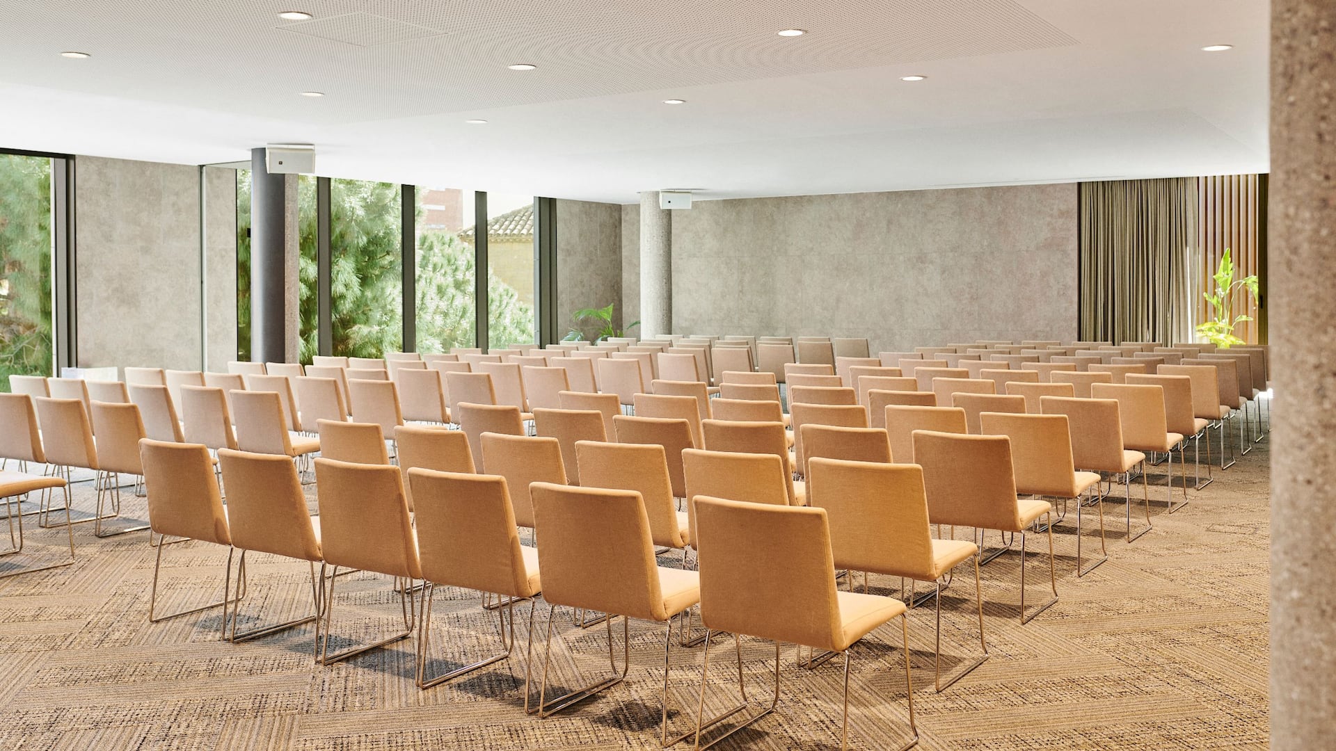 Grand Hyatt Barcelona Library Classroom General View