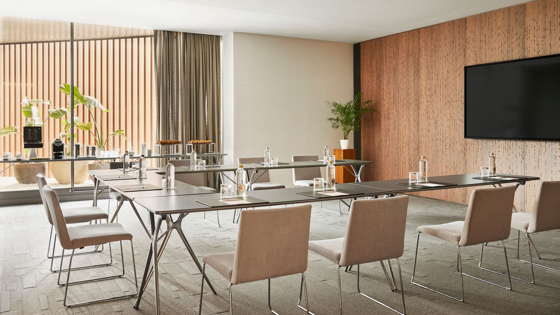 7 of 8 Grand Hyatt Barcelona Studio U Shape