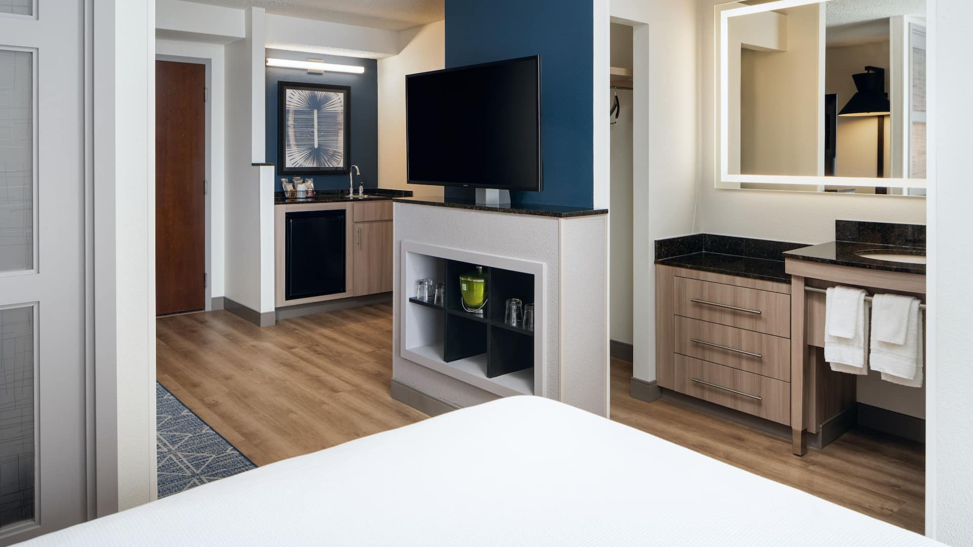 Hyatt Place Sacramento/Rancho Cordova King Overall Bed View