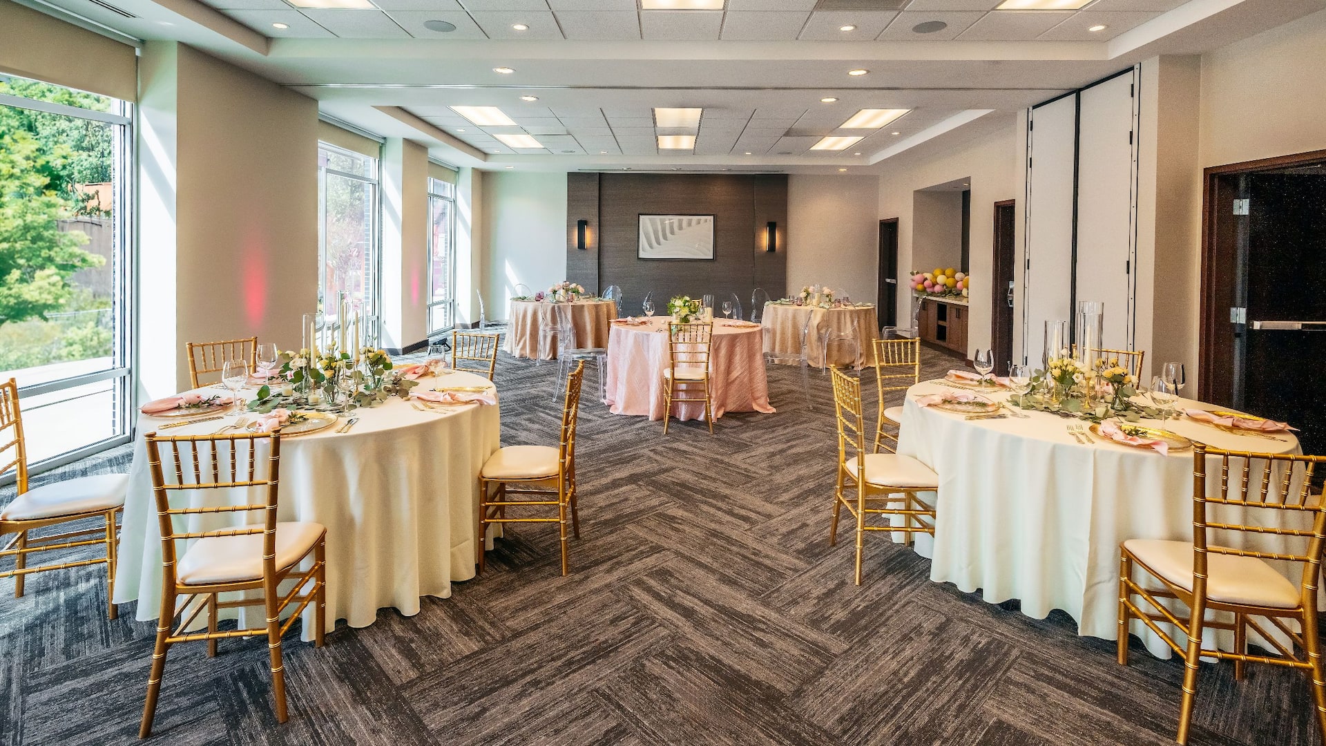 Hyatt Place Milwaukee Downtown Social Setup