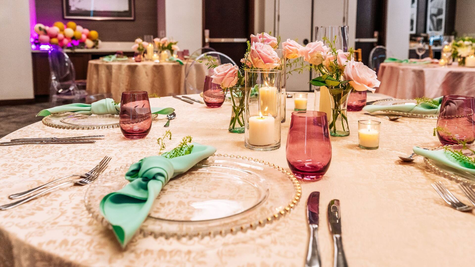 Hyatt Place Milwaukee Downtown Wedding Tablescape