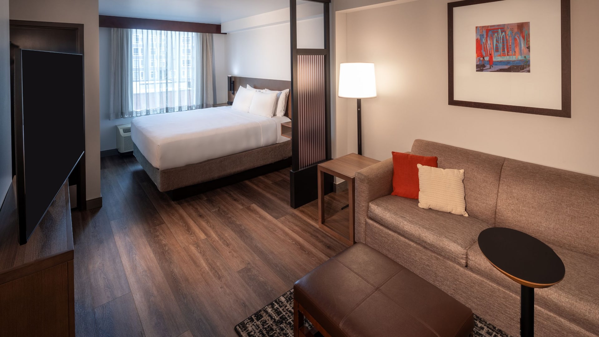 Hyatt Place Seattle/Downtown Guestroom King Seating Area