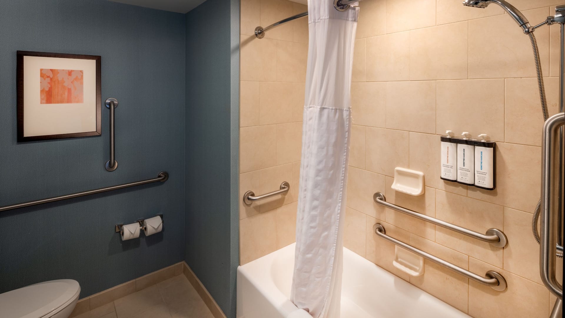3 of 4 Hyatt Place Seattle/Downtown Accessible Guestroom Bathroom Bathtub