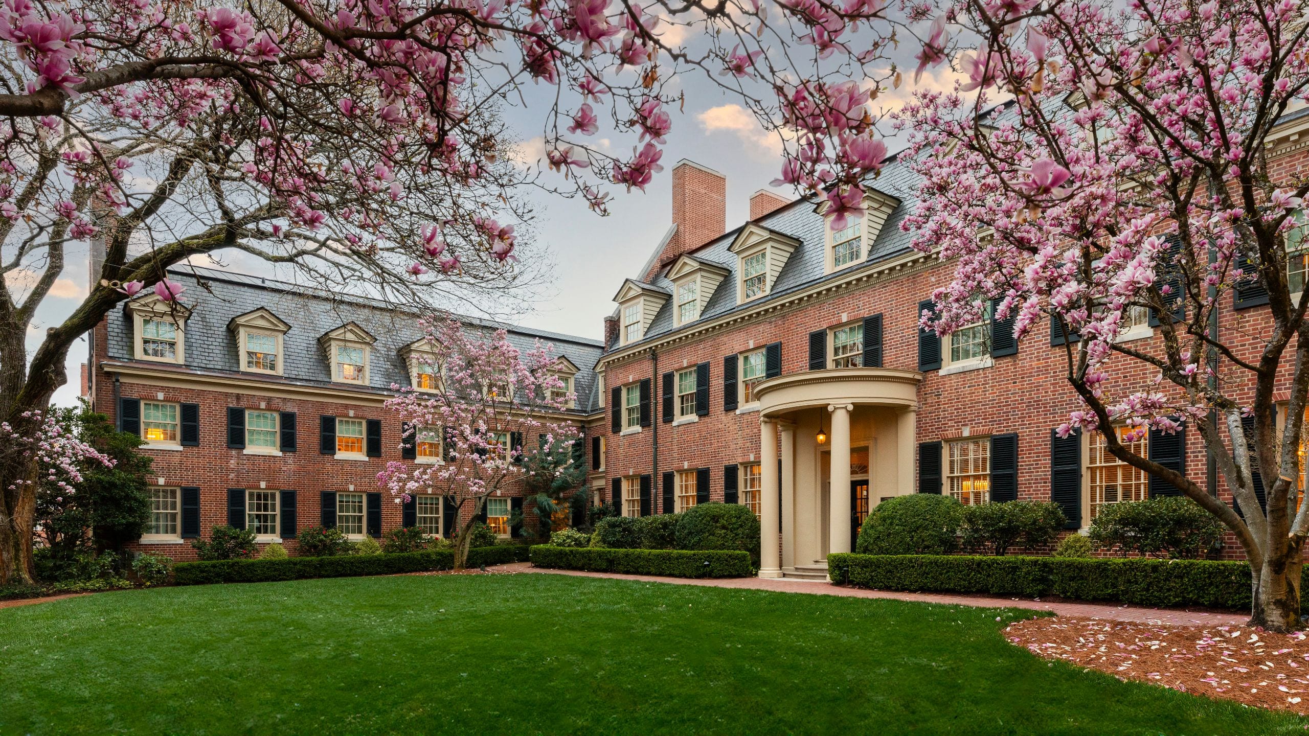The Carolina Inn Anne Hill Courtyard Side
