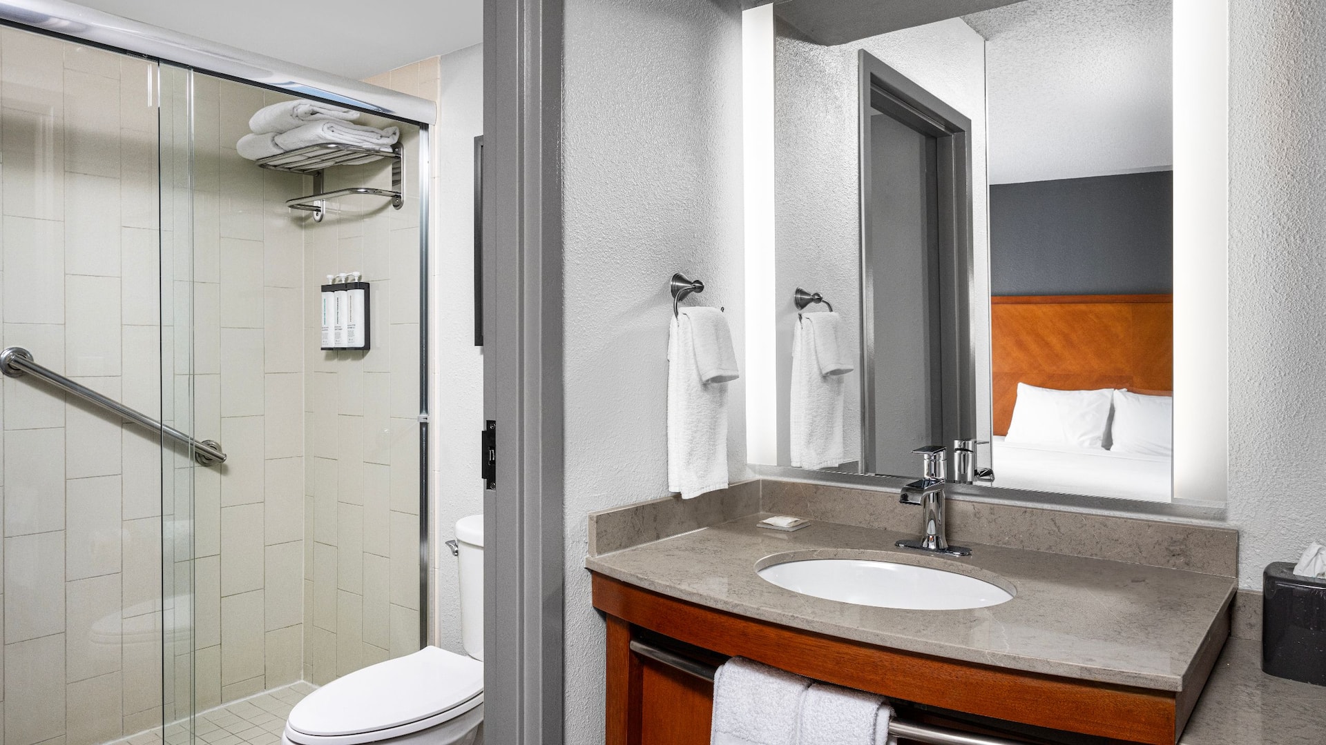 5 de 5 Hyatt Place Sterling/Dulles Airport-North Guest Bathroom Shower