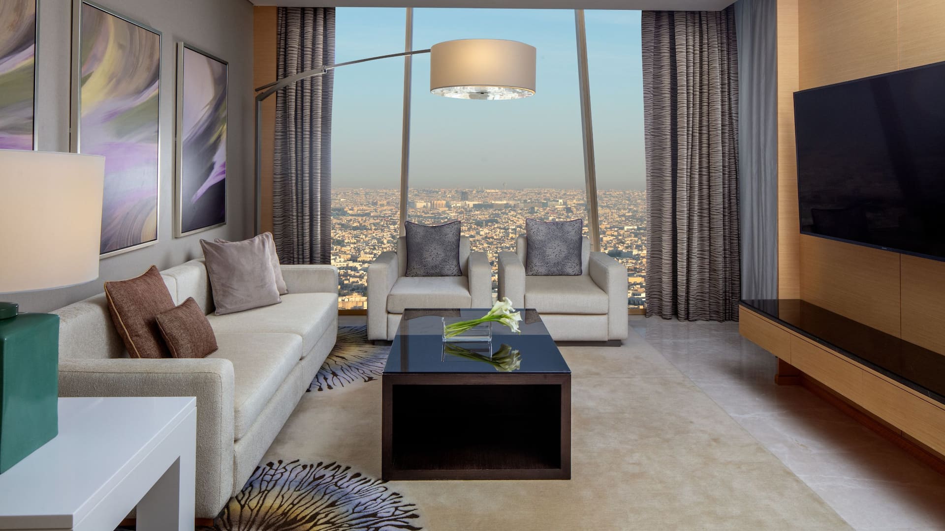 6 من 7 Hyatt Regency Riyadh Olaya Living Room Regency Suite