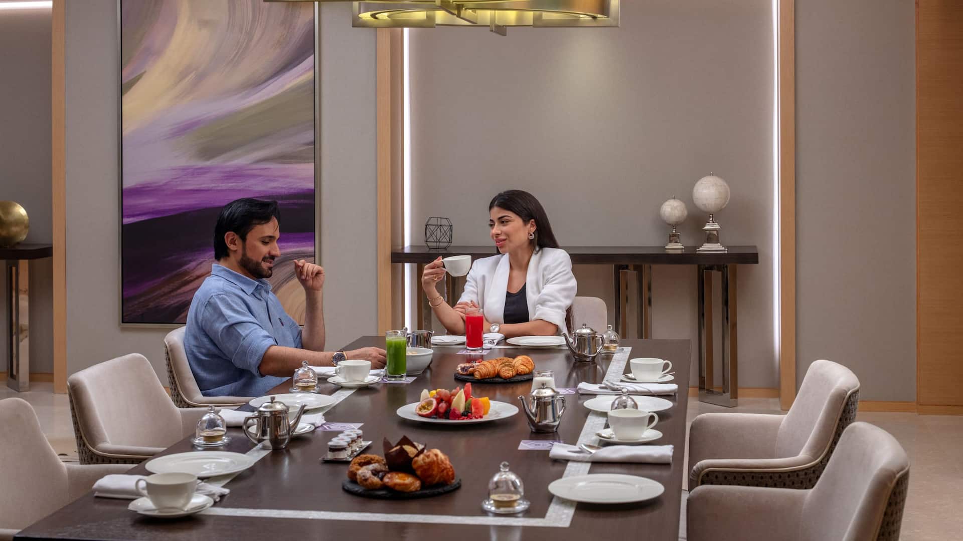 9 من 10 Hyatt Regency Riyadh Olaya Presidential Suite Dining Area