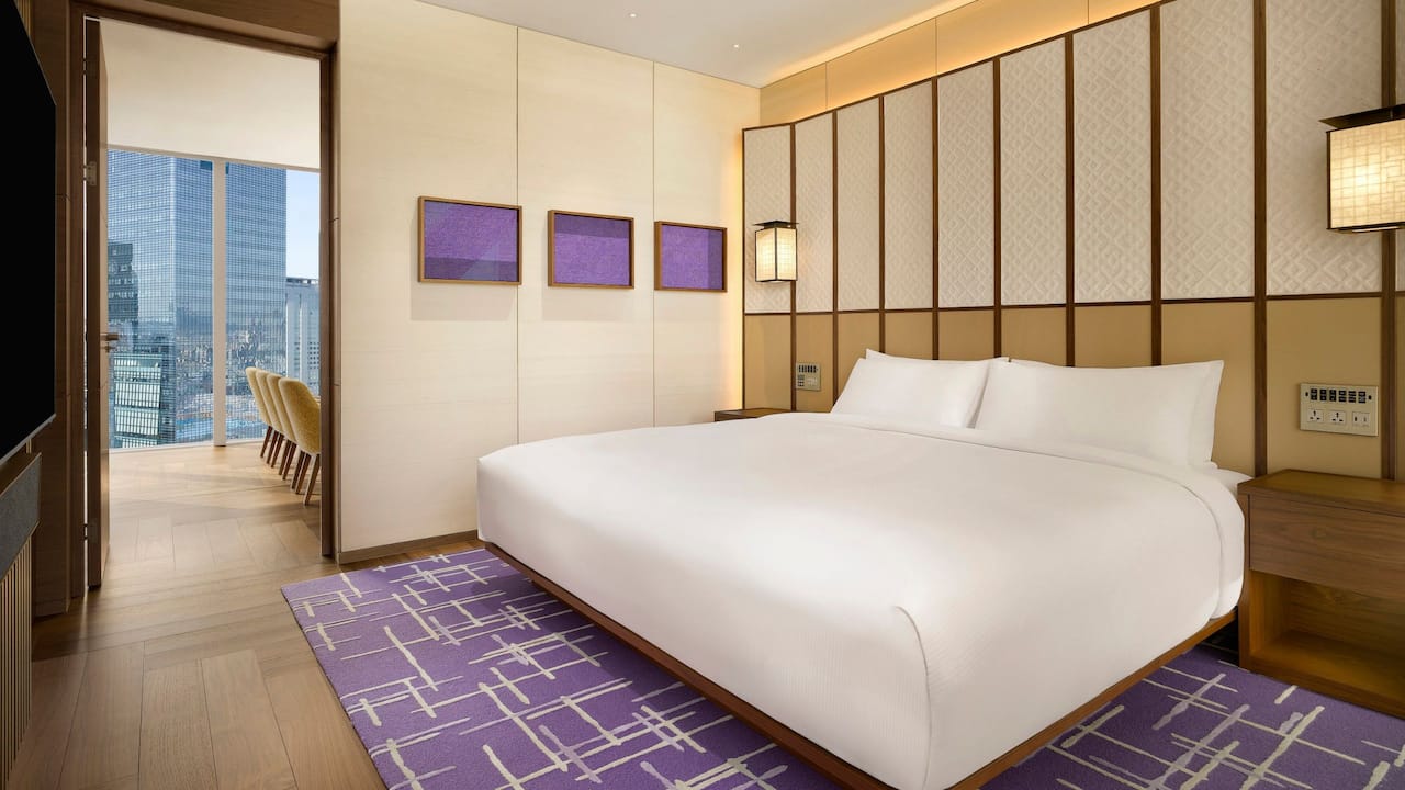 Diplomatic-Suite-Bedroom