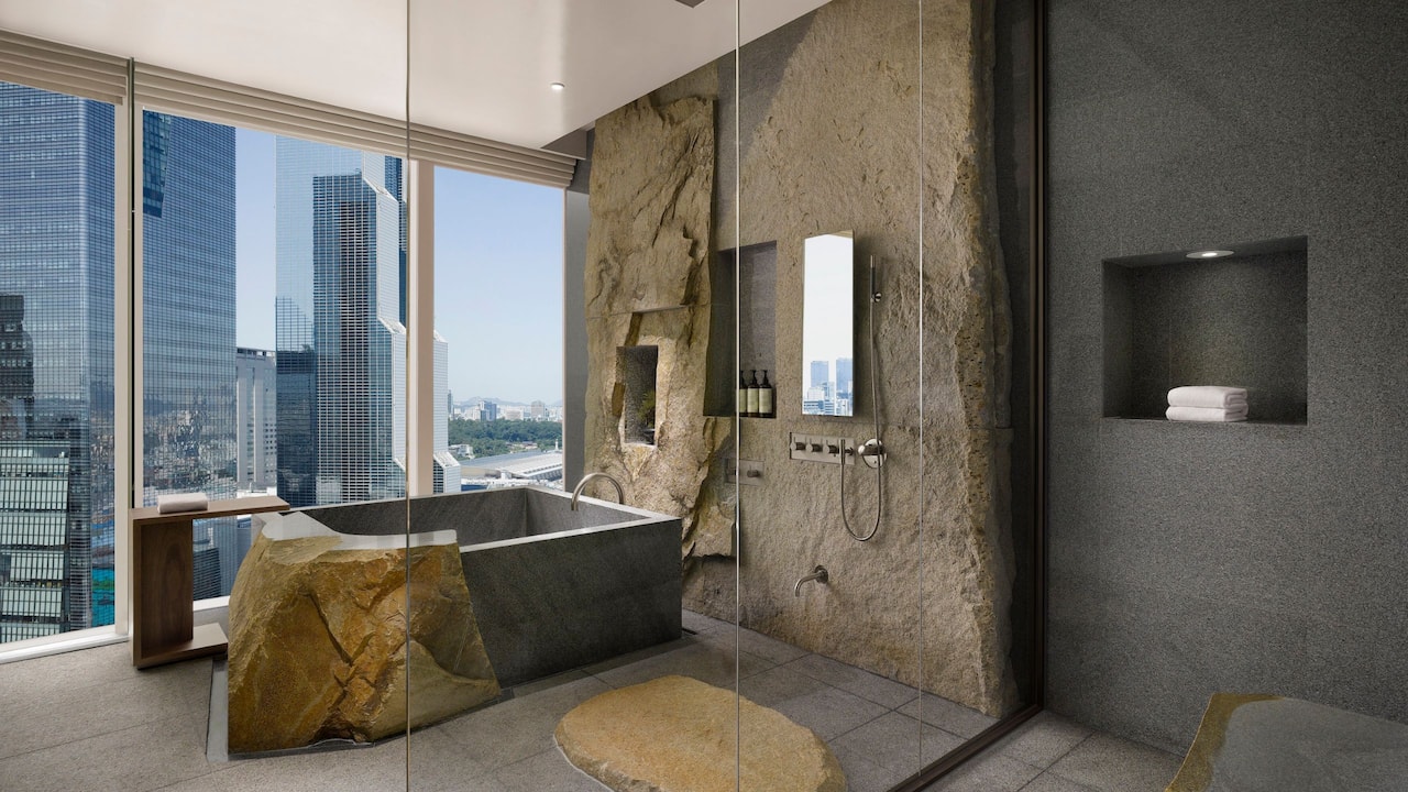 Presidential-Suite-Bathroom-Bathtub