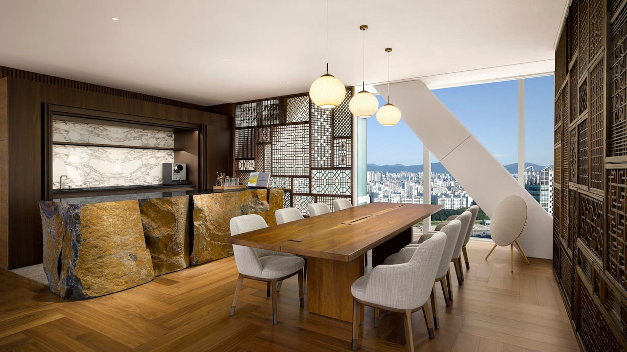 Presidential-Suite-Living-Room-Table