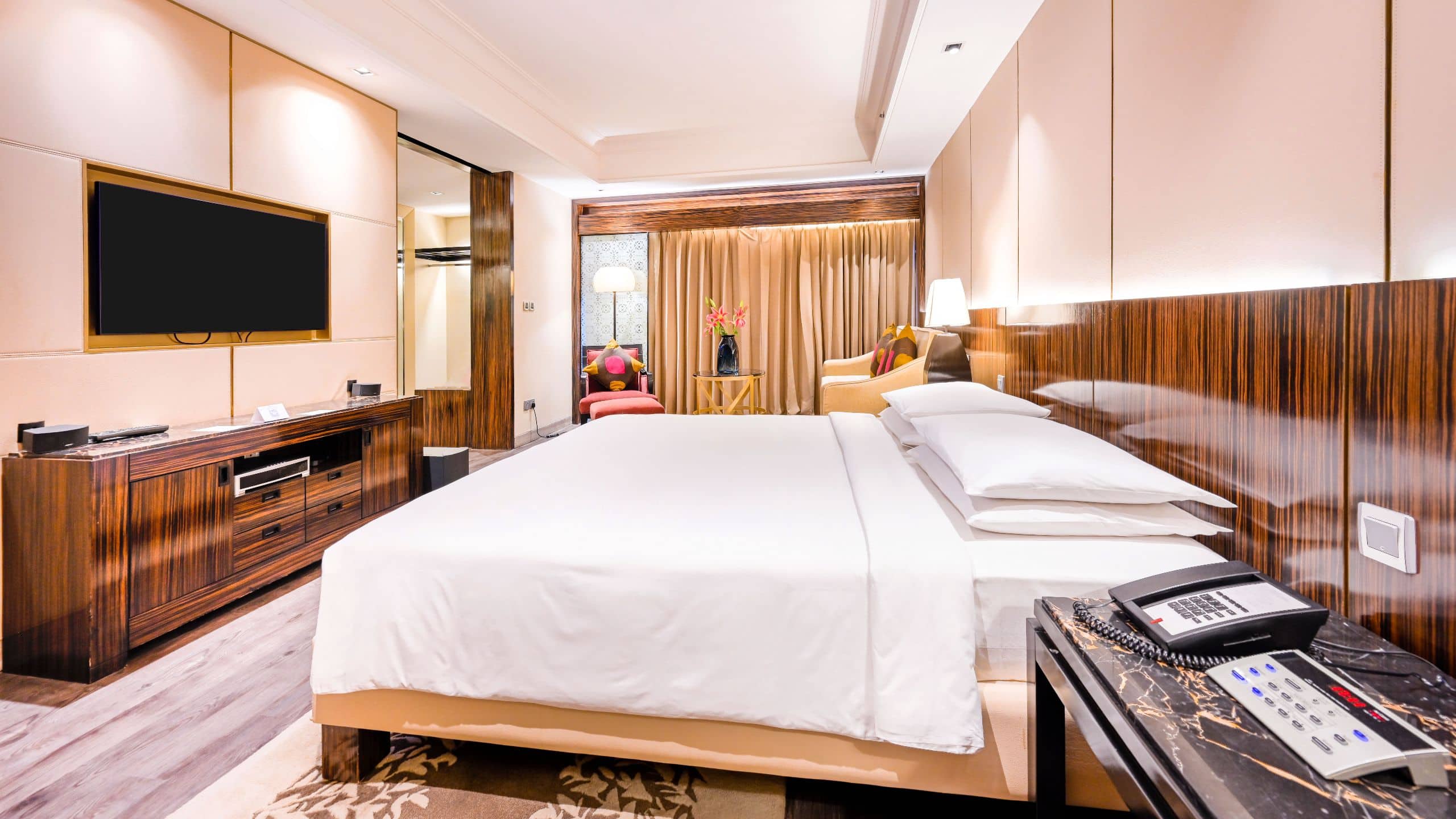 Hyatt Ahmedabad Executive Suite Bedroom