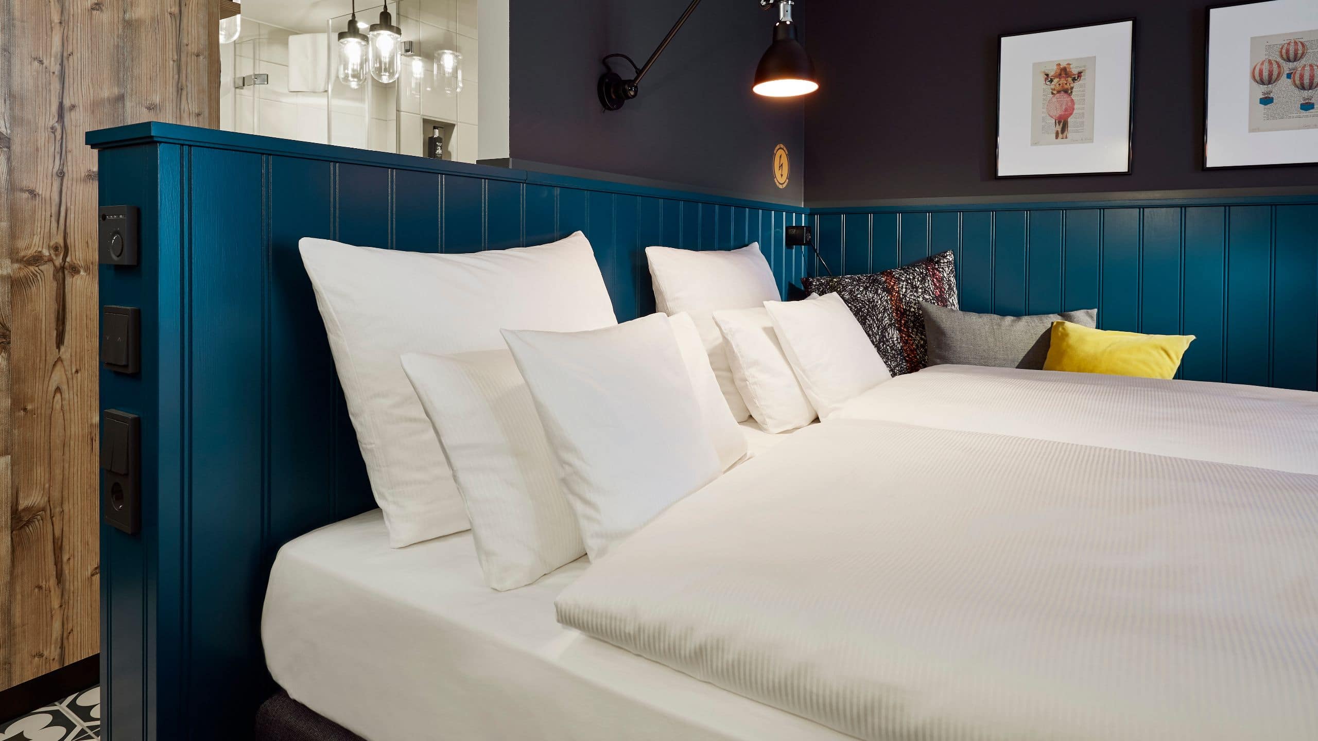 me and all hotel mainz Guestroom Bed