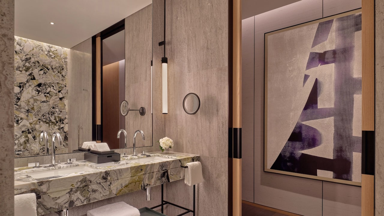 King Bed Washroom