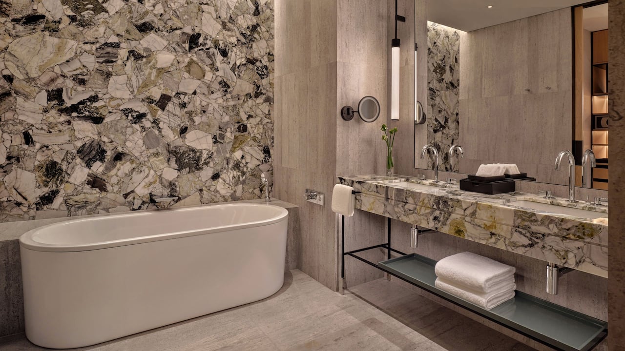 Park River View Suite Deluxe Washroom