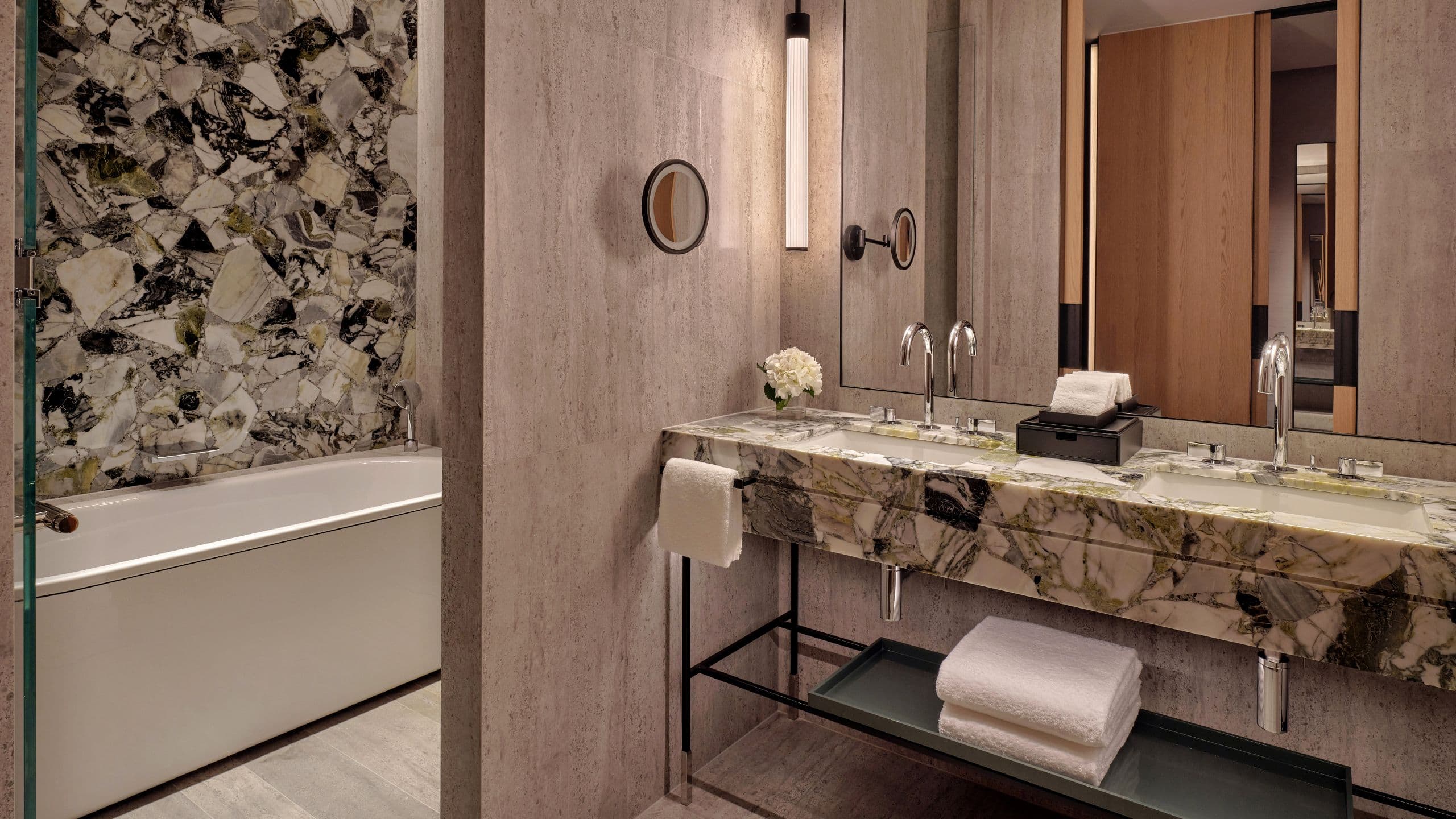 2/2 Park Hyatt Changsha River View Deluxe Washroom