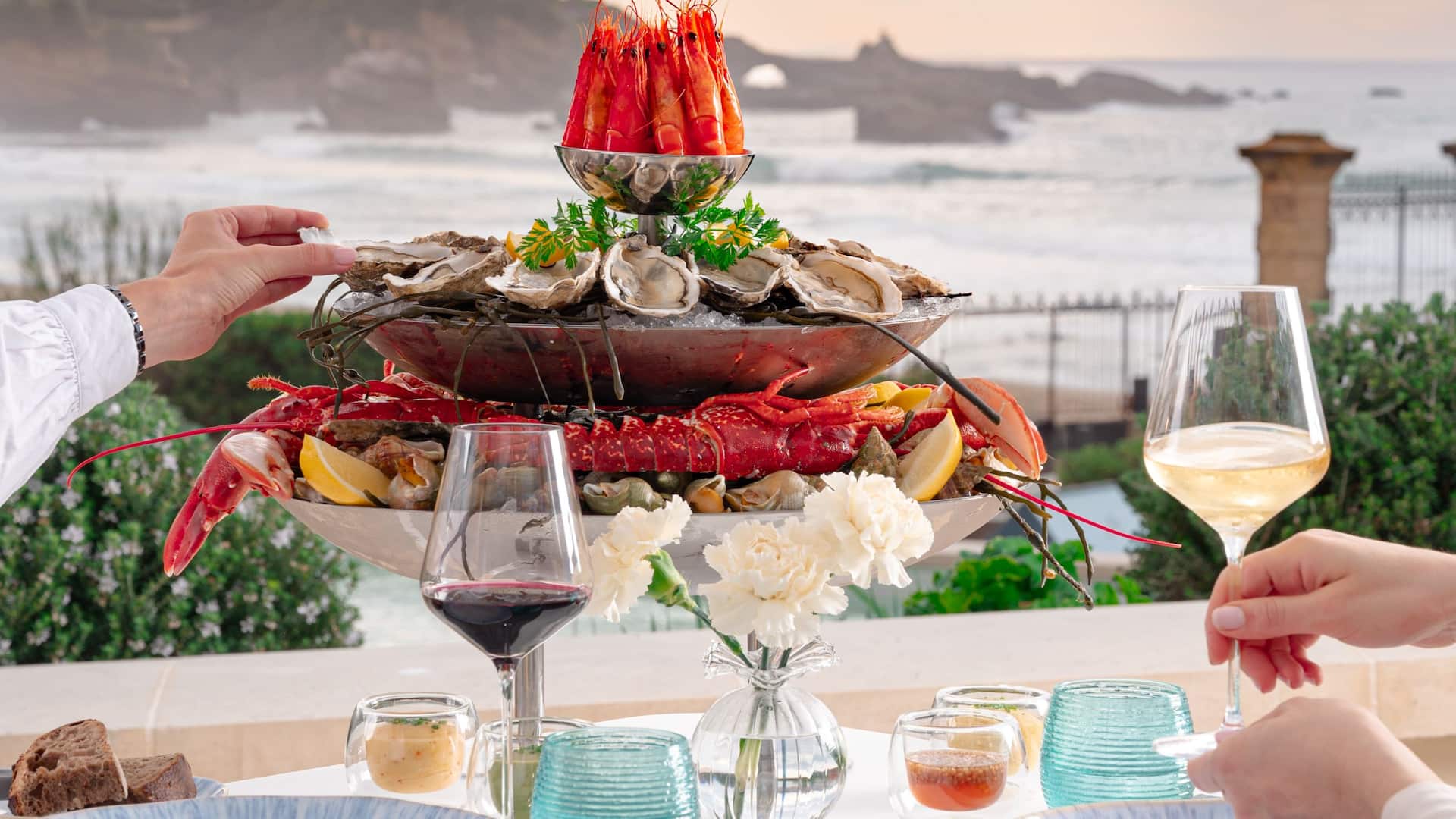 Restaurant et Bar à cocktails avec vue sur la mer | Hôtel du Palais ...