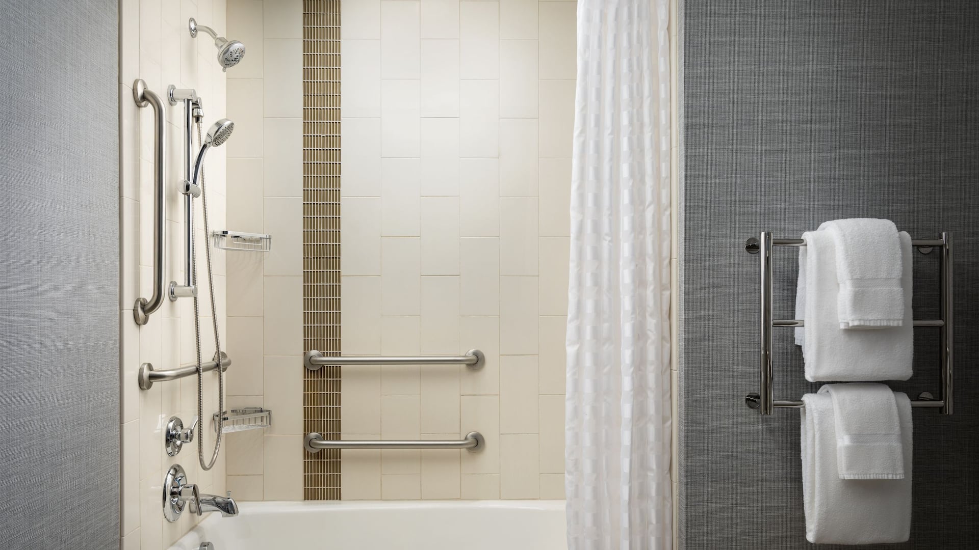 Hyatt Place Canton Accessible Bathtub