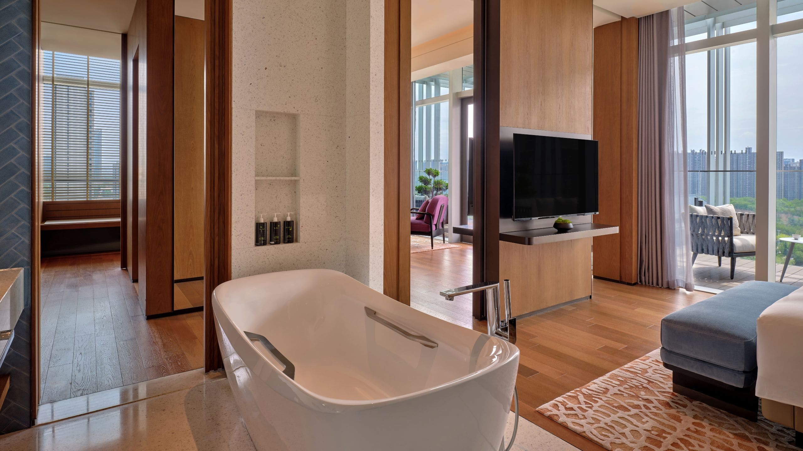 1 из 3 Hyatt Centric Gaoxin Xi’an King Suite Bathtub