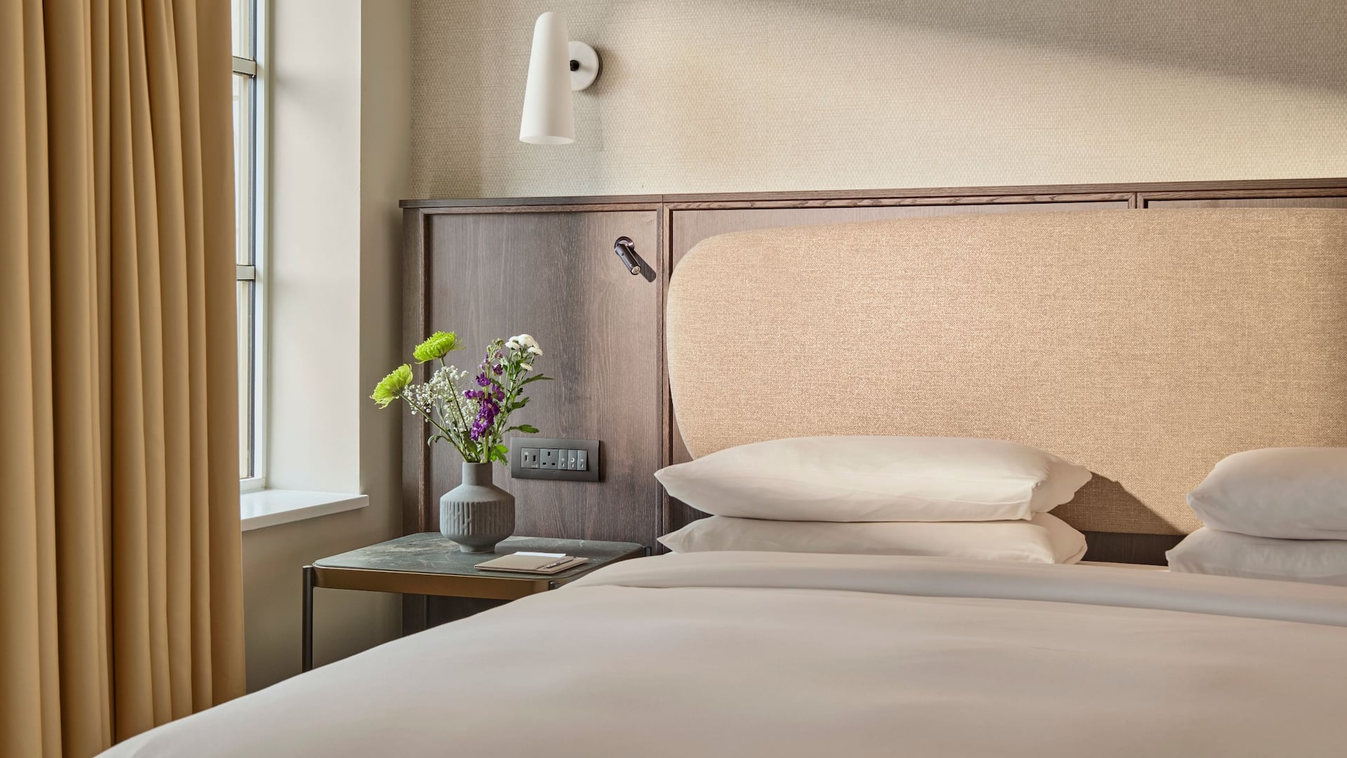 8 из 9 Hyatt Regency London Blackfriars Presidential Suite Bed