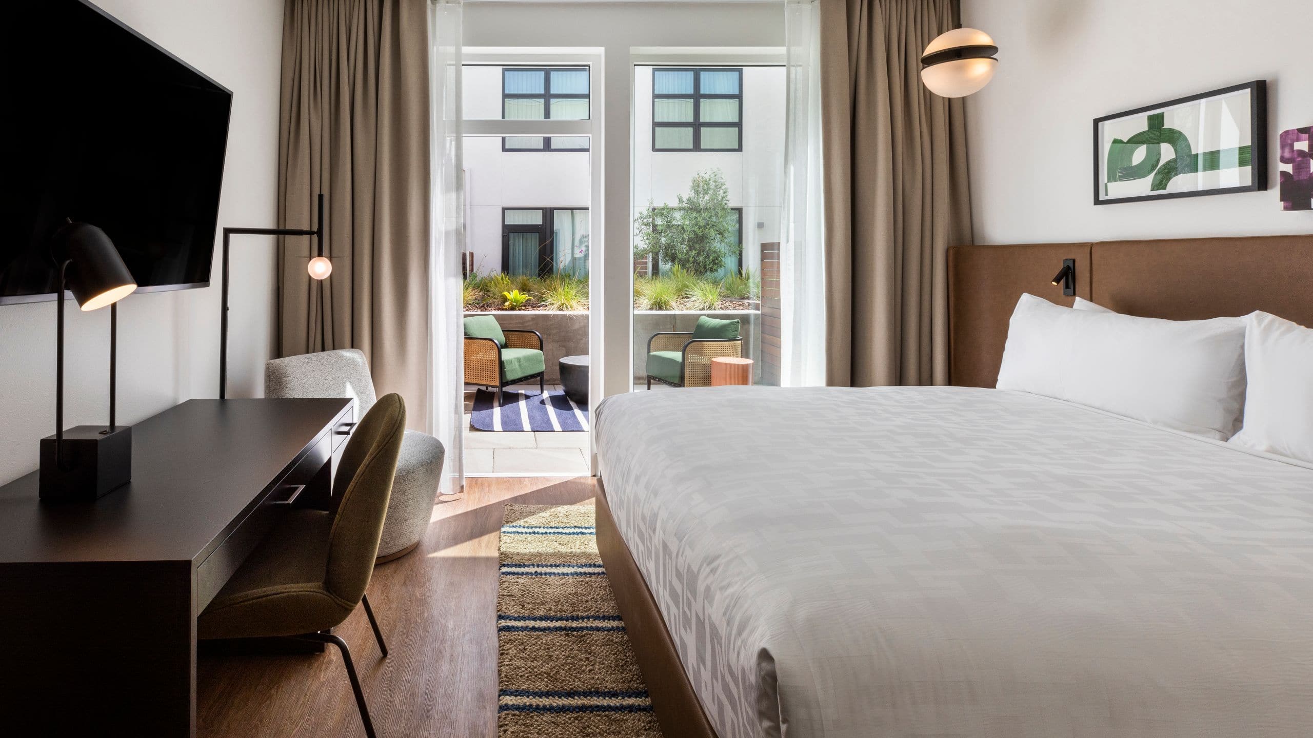 Kissel Uptown Oakland King Terrace Courtyard Room View