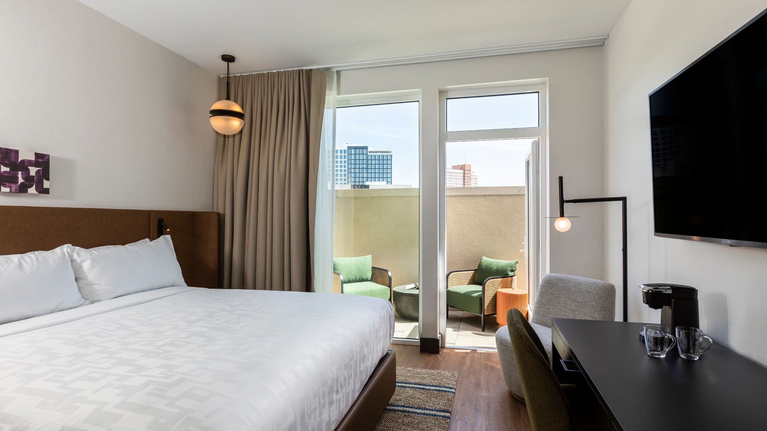 Kissel Uptown Oakland King Terrace Privacy Room High View