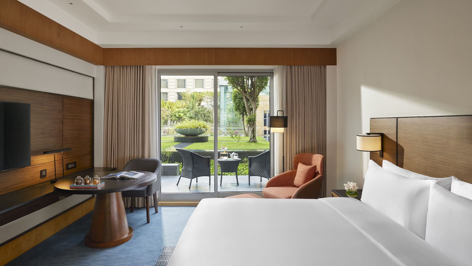 Grand Hyatt Mumbai Hotel & Residences Guestroom With Patio