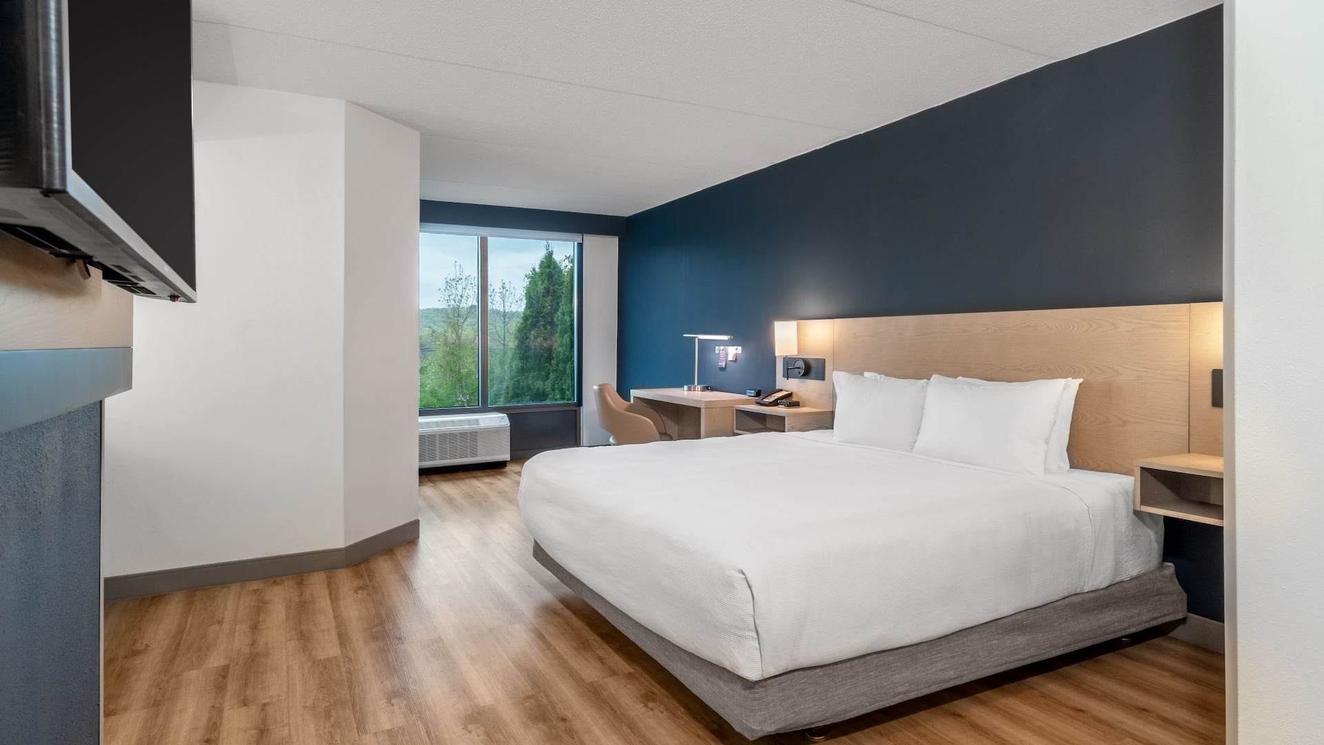 Hyatt Place Mystic Guestroom Accessible Bed