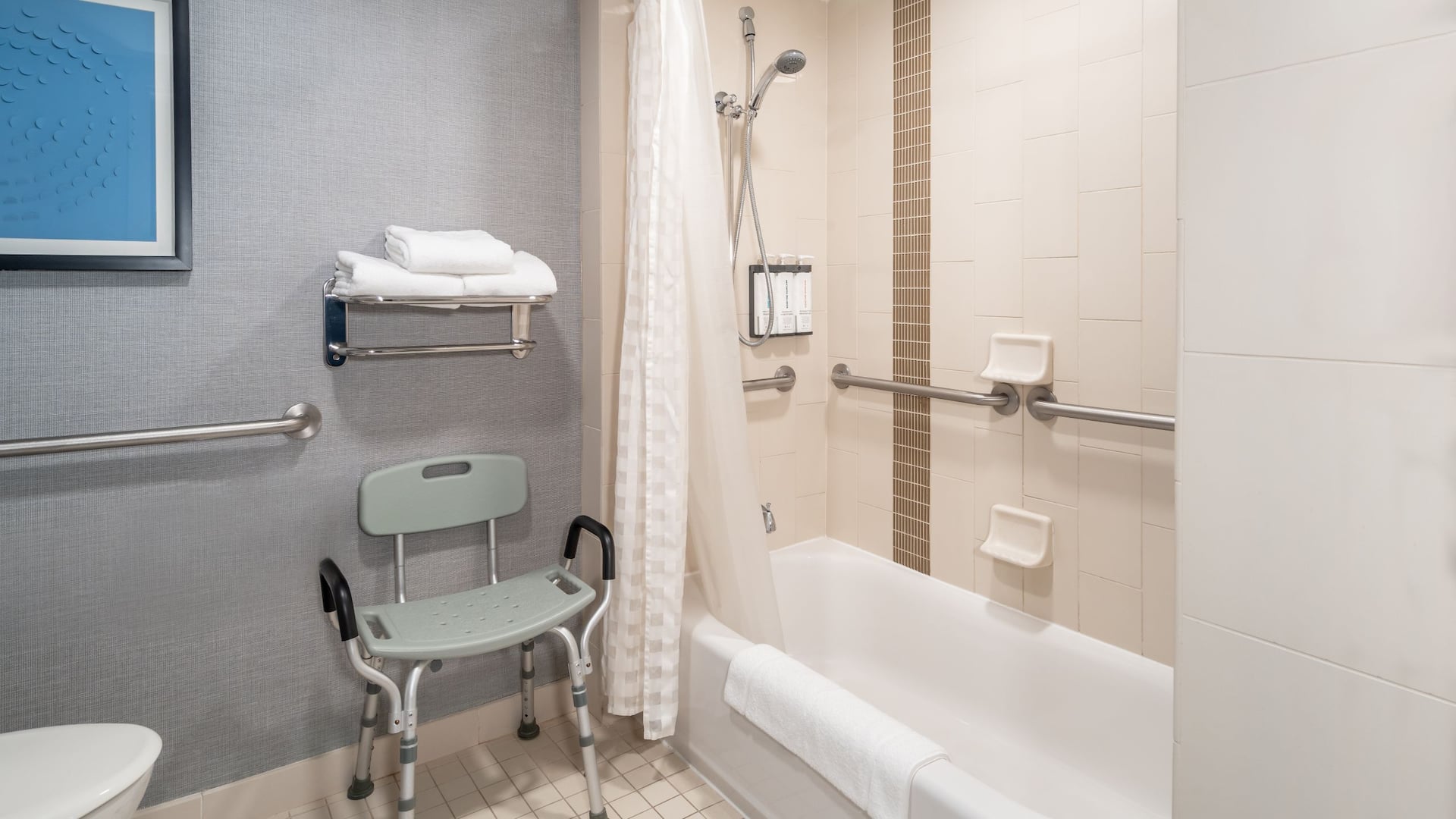 Hyatt Place Mystic Guestroom Accessible Tub
