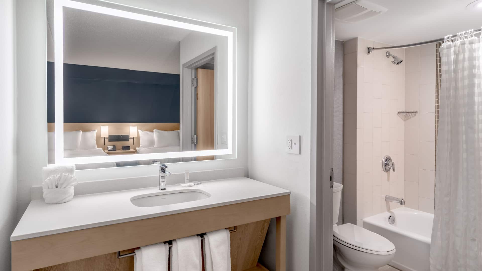 Hyatt Place Mystic Guestroom Double Bathroom