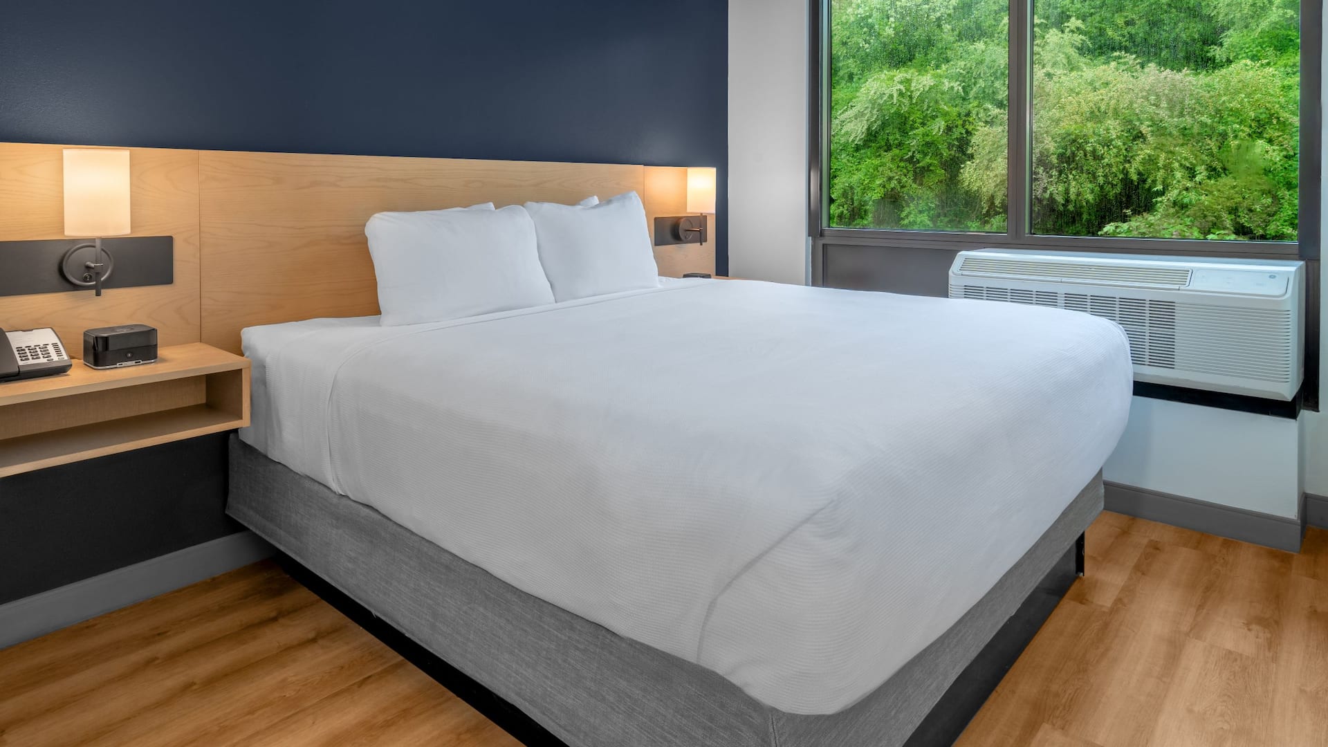 Hyatt Place Mystic Guestroom King Bed