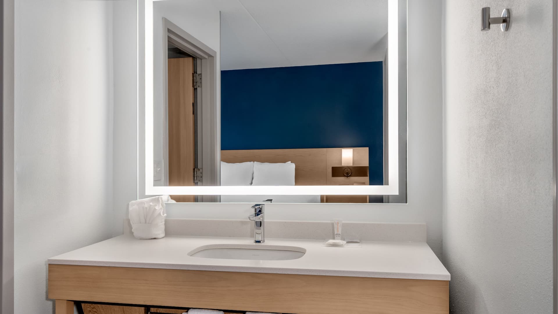 Hyatt Place Mystic Guestroom King Sink