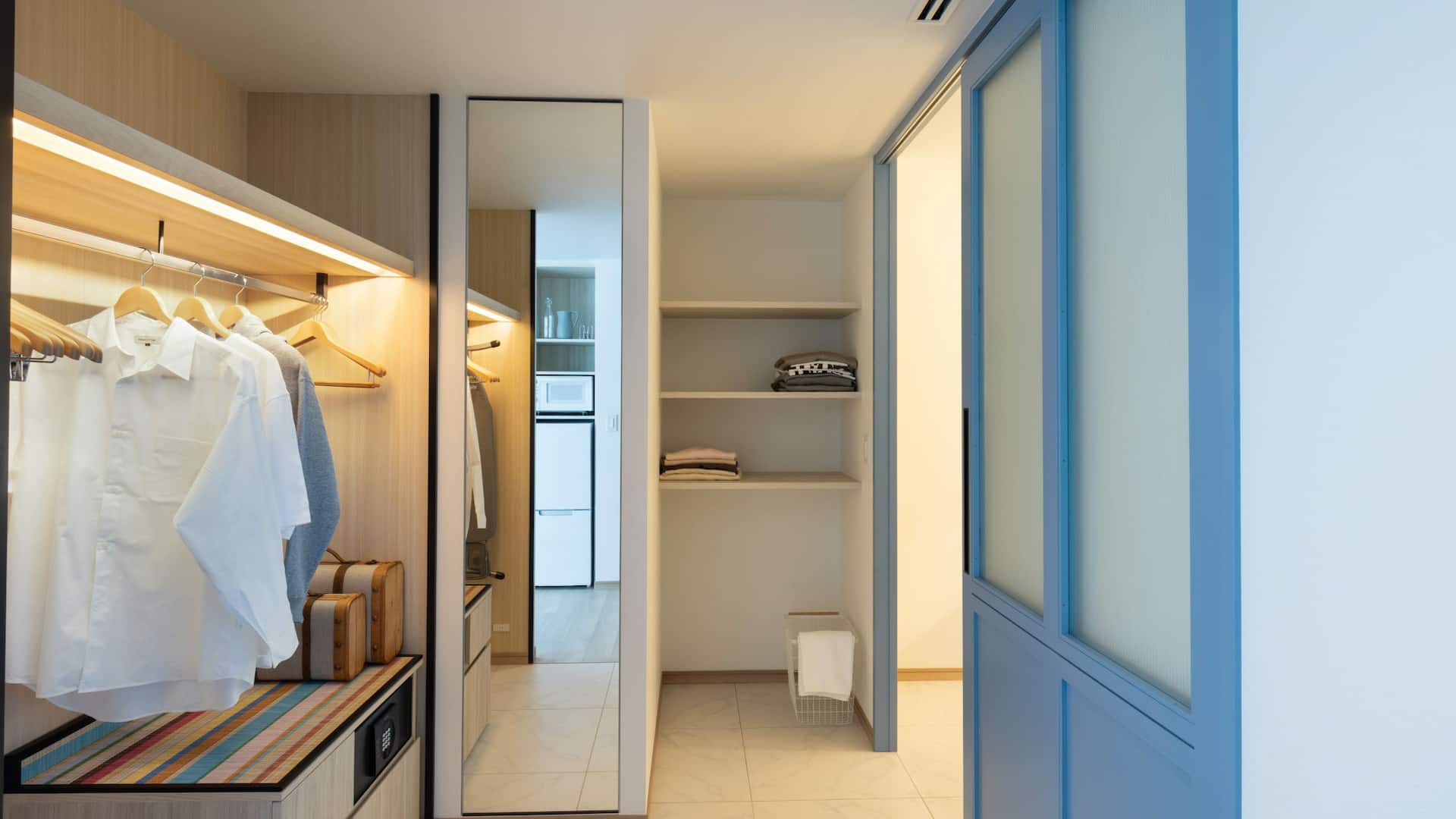 6 de 9 Hyatt House Tokyo Shibuya Twin Deluxe Guestroom Closet