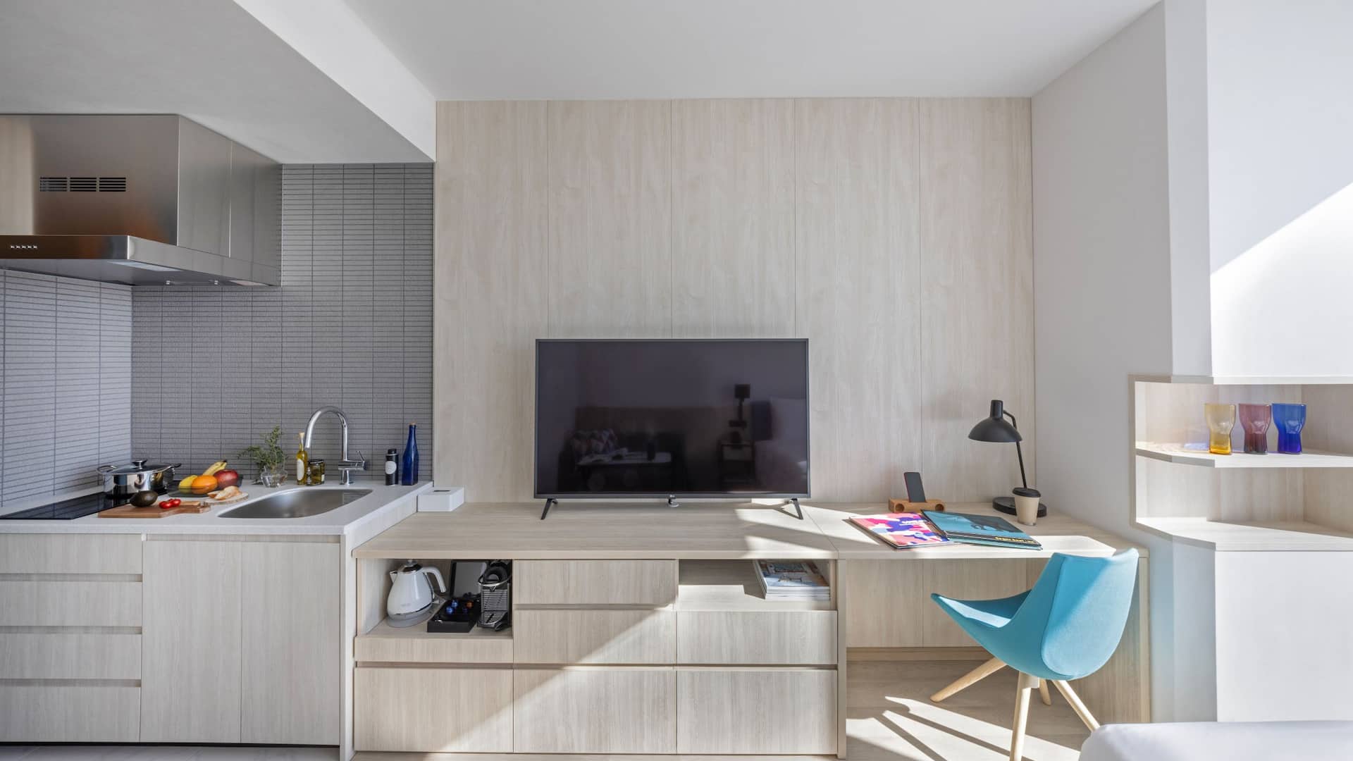 2 de 7 Hyatt House Tokyo Shibuya Twin King Kitchen Desk Area