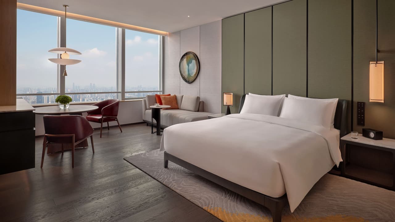 King Bed River View Guestroom