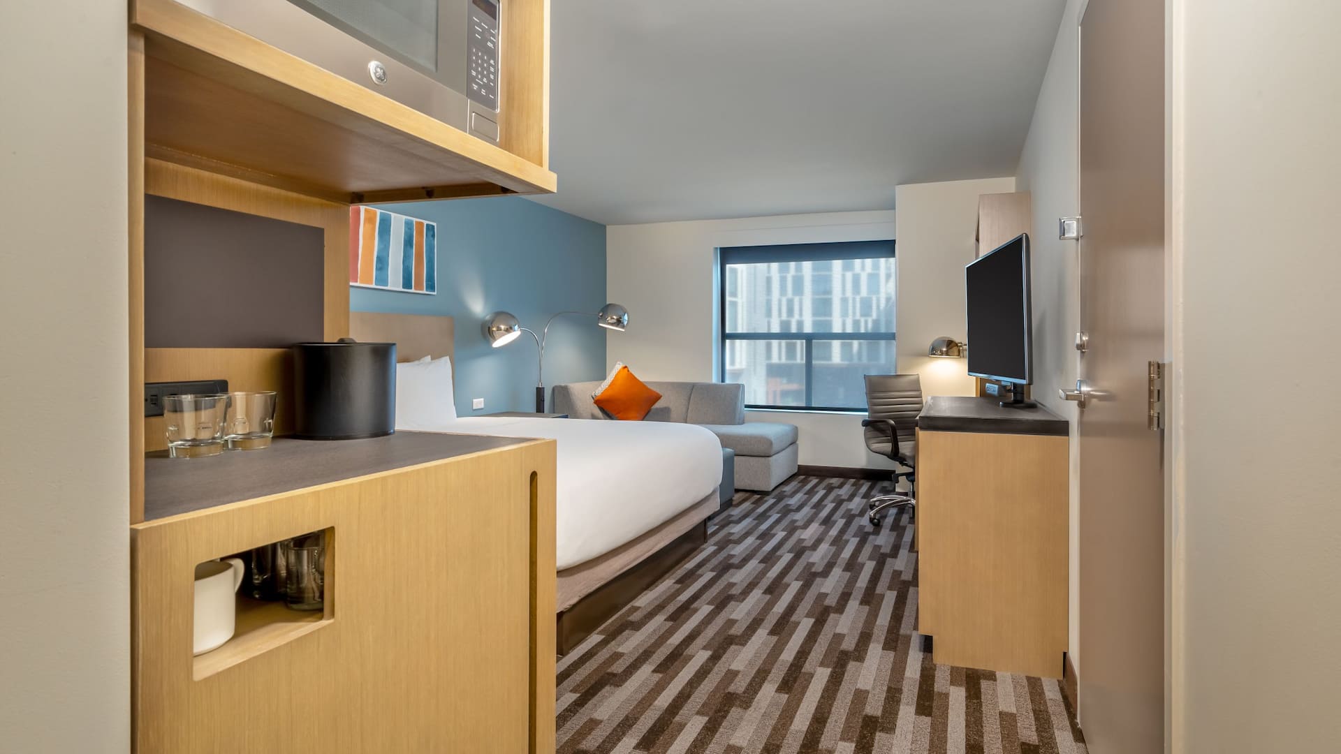 Hyatt House Salt Lake City/Downtown King Bed Den Guestroom
