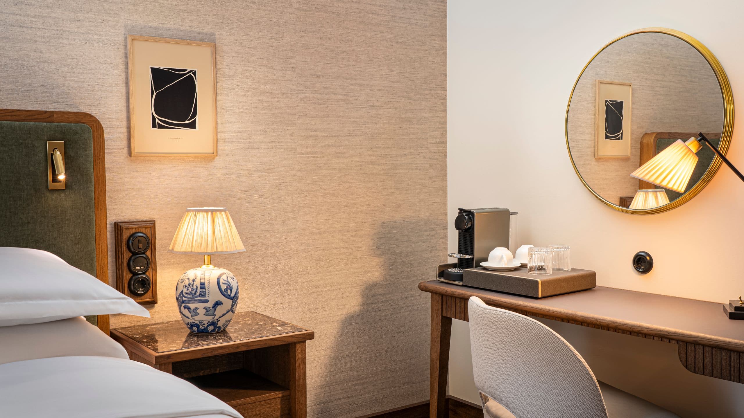 Brunfels Hotel Guestroom Desk