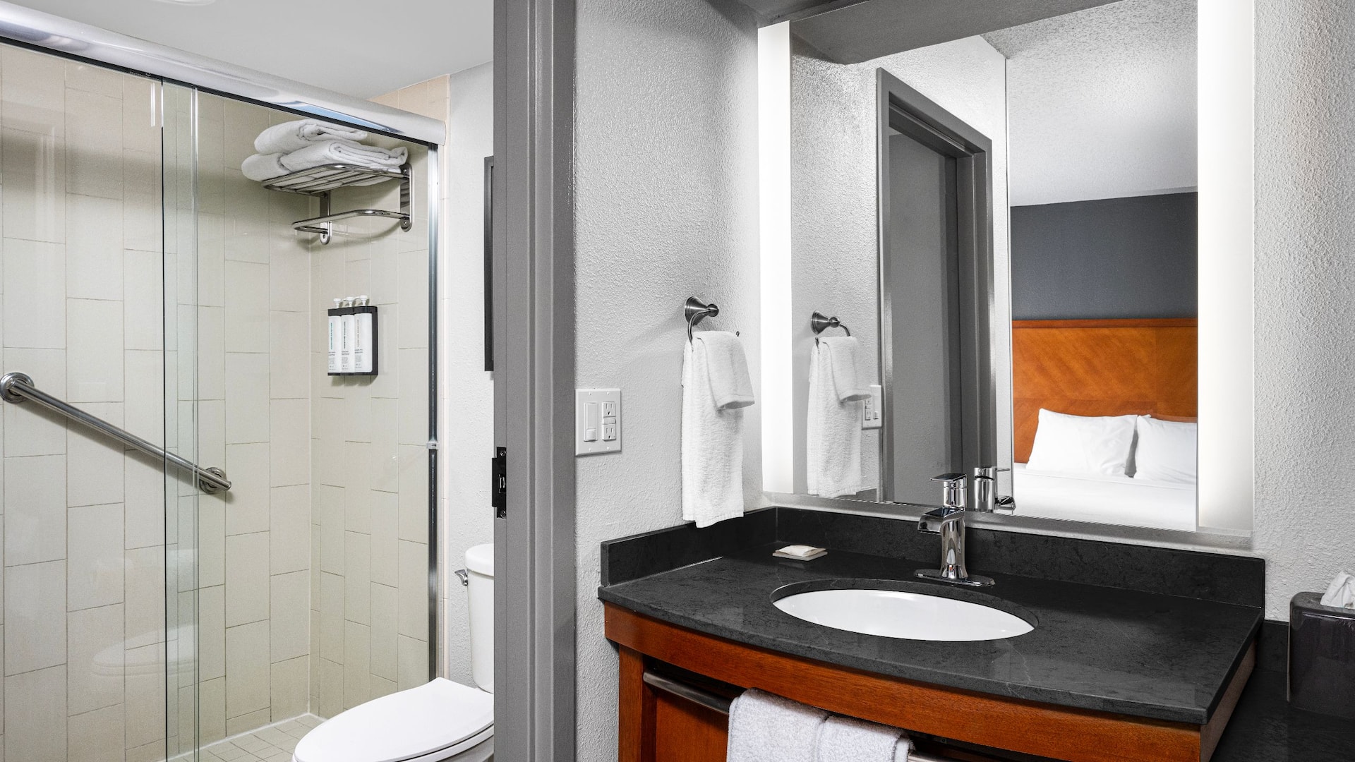 6/6 Hyatt Place Columbus/Dublin Guest Bathroom Shower