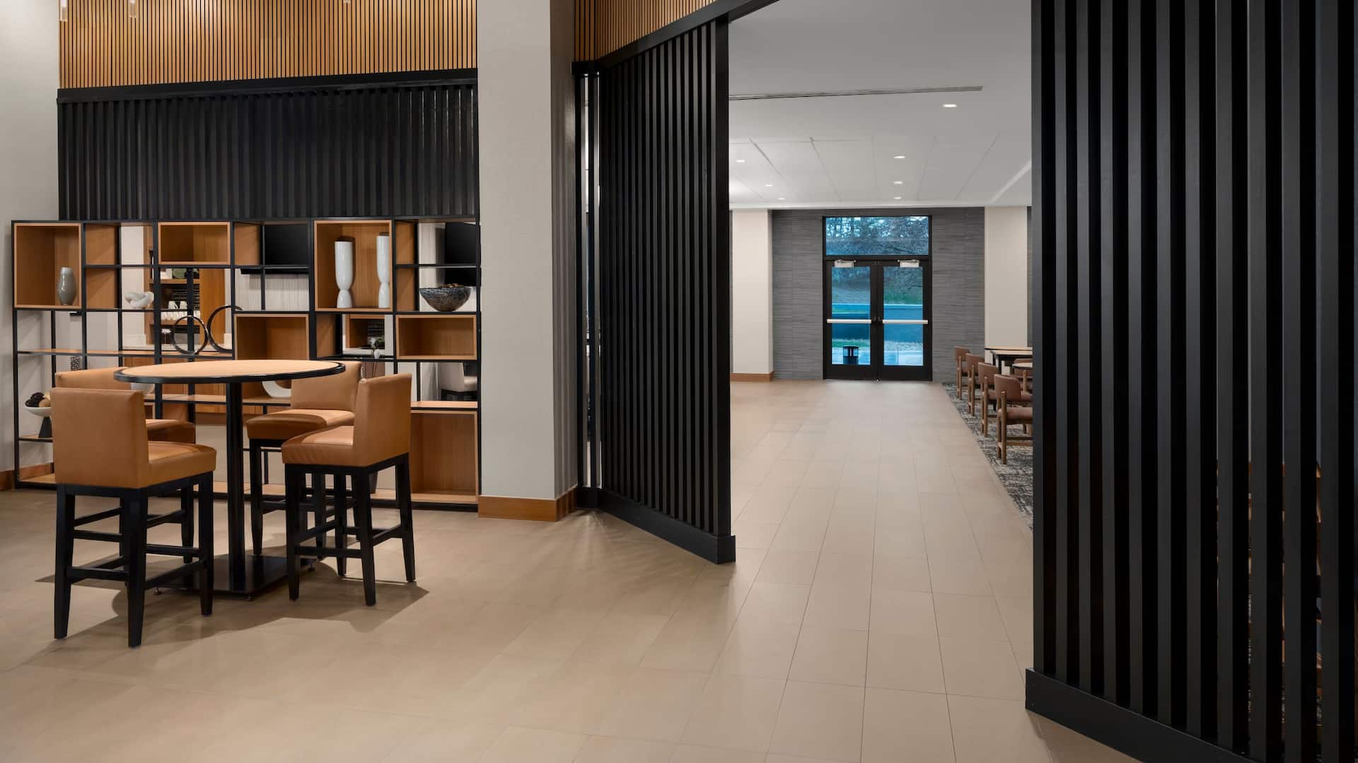 Hyatt Place Denver/Cherry Creek Hotel Bar - The Placery Seating