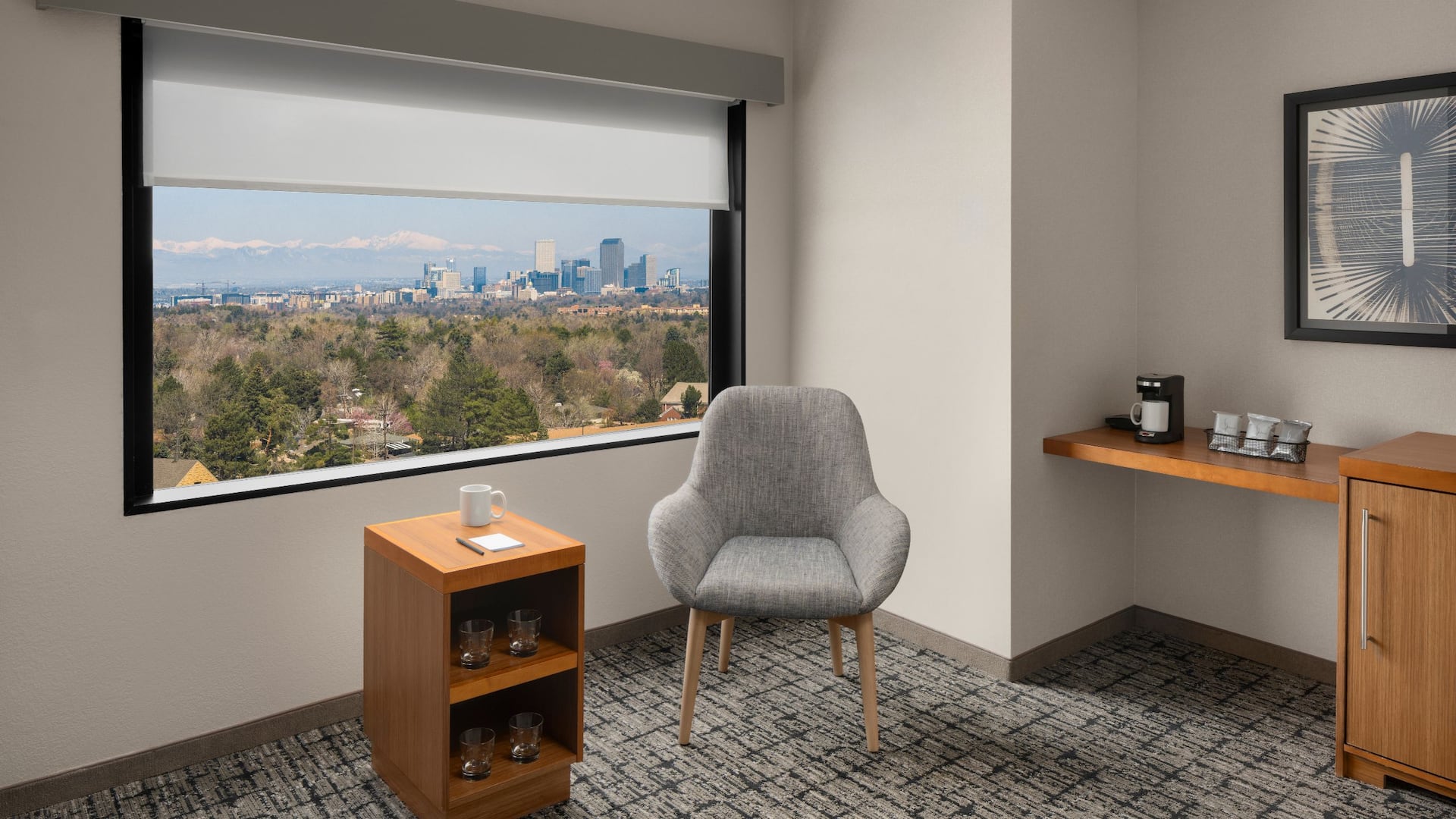 2 de 6 Hyatt Place Denver/Cherry Creek Qdht Accessible Room Features Blinds