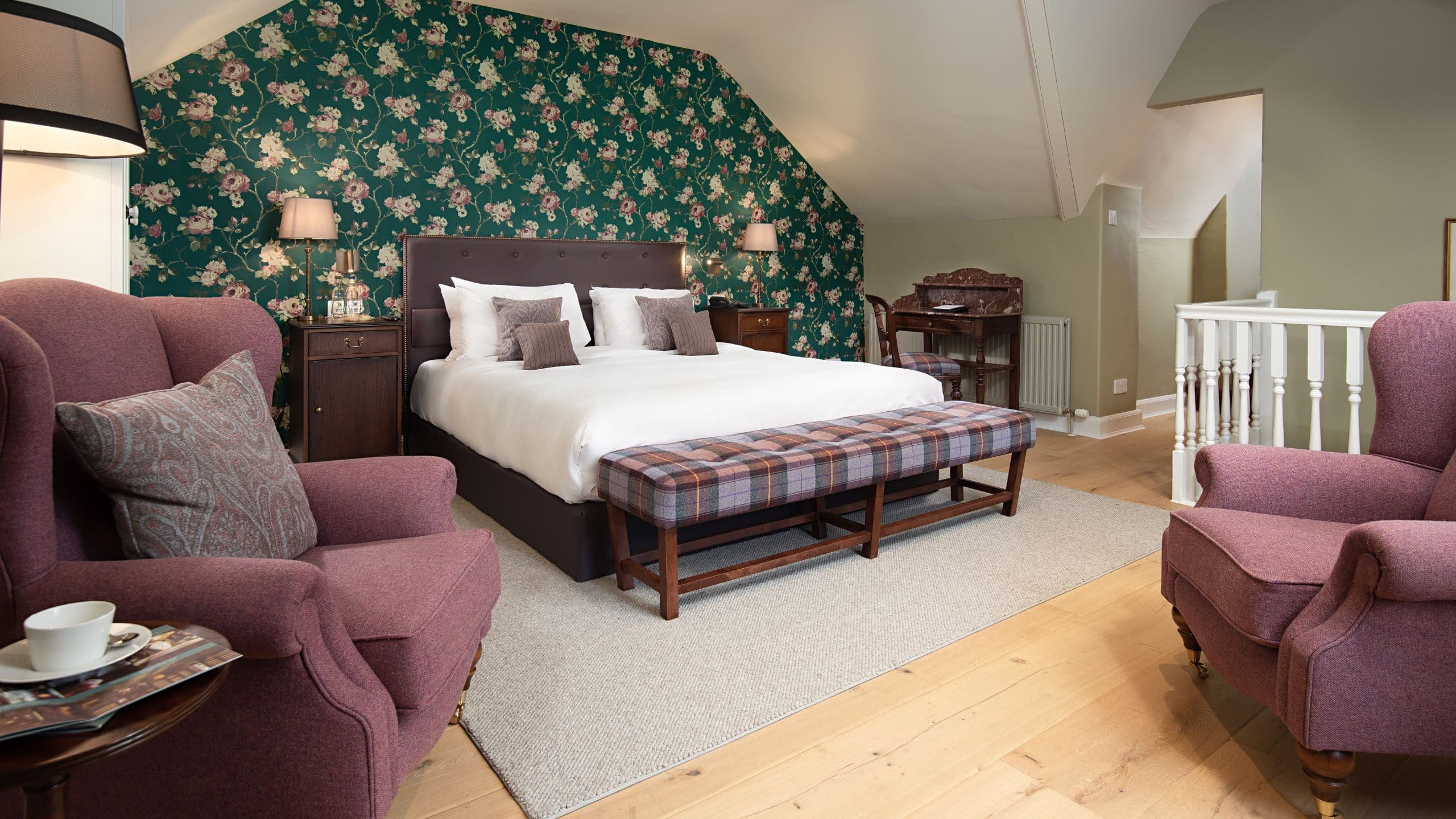 第 1，共 3 SCHLOSS Roxburghe Courtyard Duplex Suite Bed