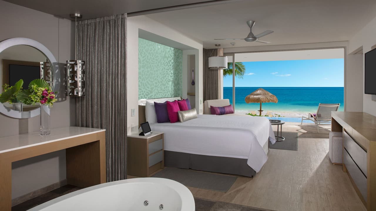 Master Suite Swim out Oceanfront