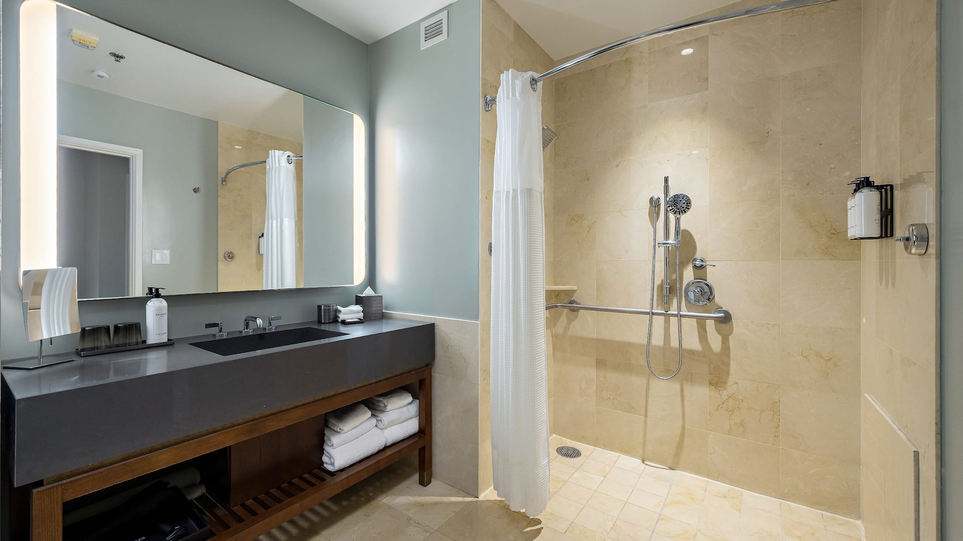 3 of 3 Grand Hyatt Indian Wells Resort & Villas Ada Shower