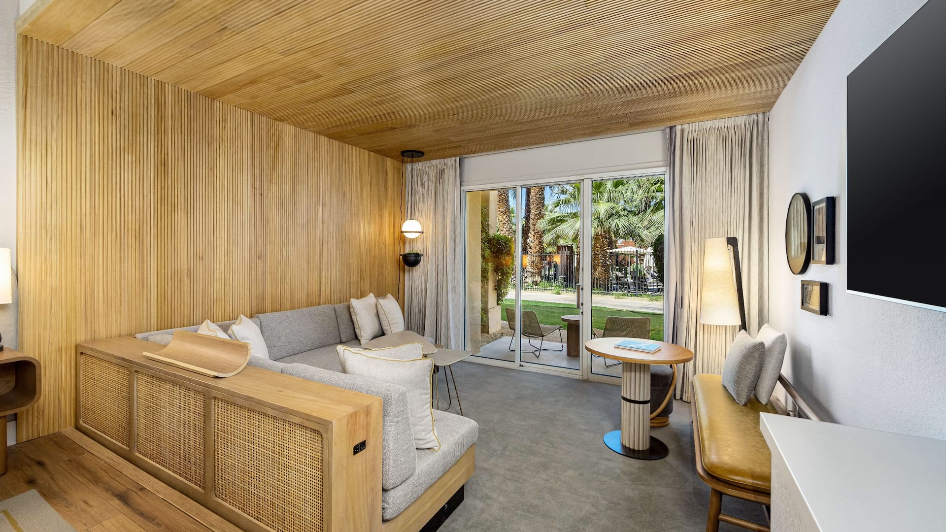 2/4 Grand Hyatt Indian Wells Resort & Villas King Pool Access Living Area