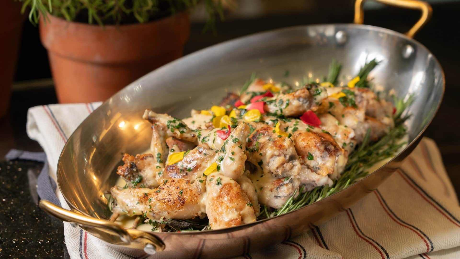 Grand Hyatt Hong Kong Tiffin Seared Frog Leg