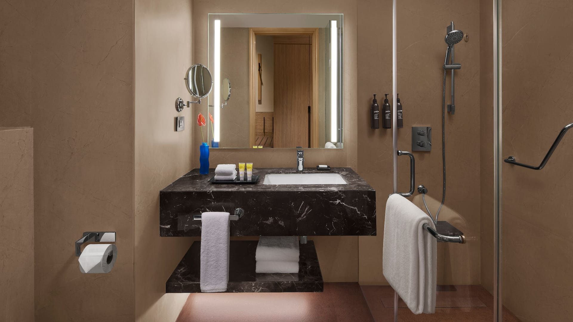 3 de 3 Hyatt Place Aurangabad Airport King Bed Bath
