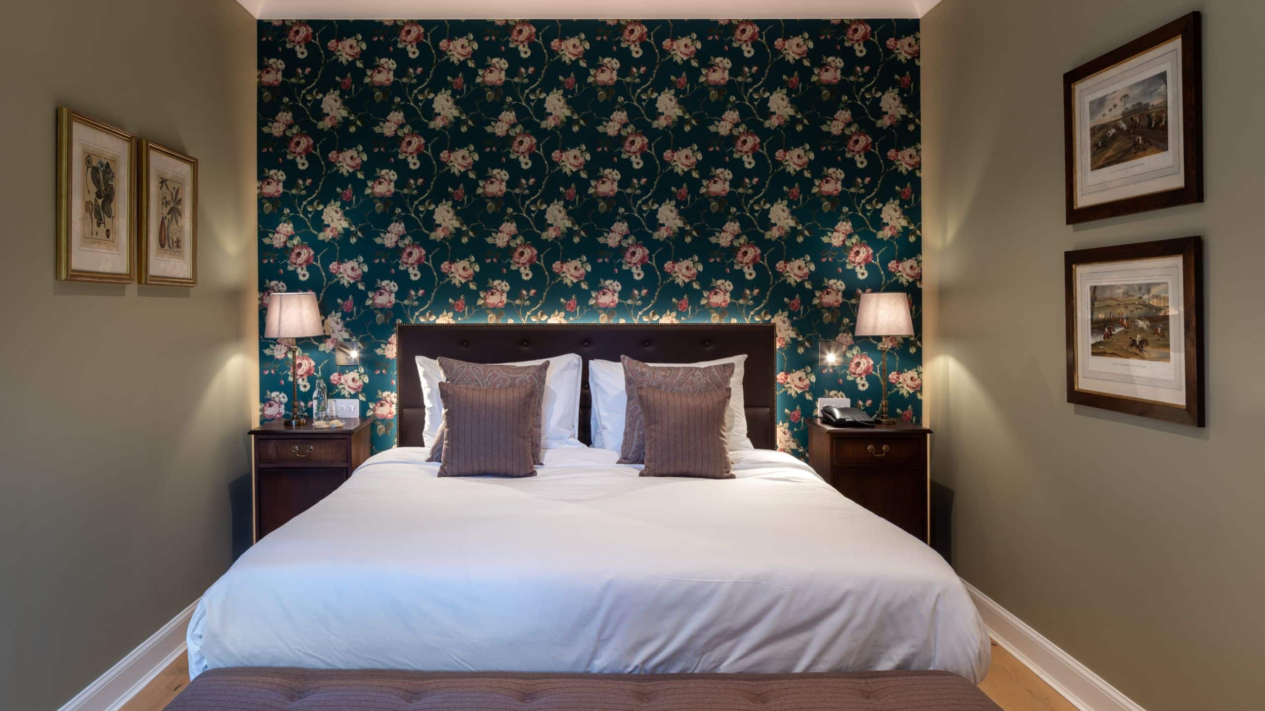 第 3，共 4 SCHLOSS Roxburghe Courtyard King Bed