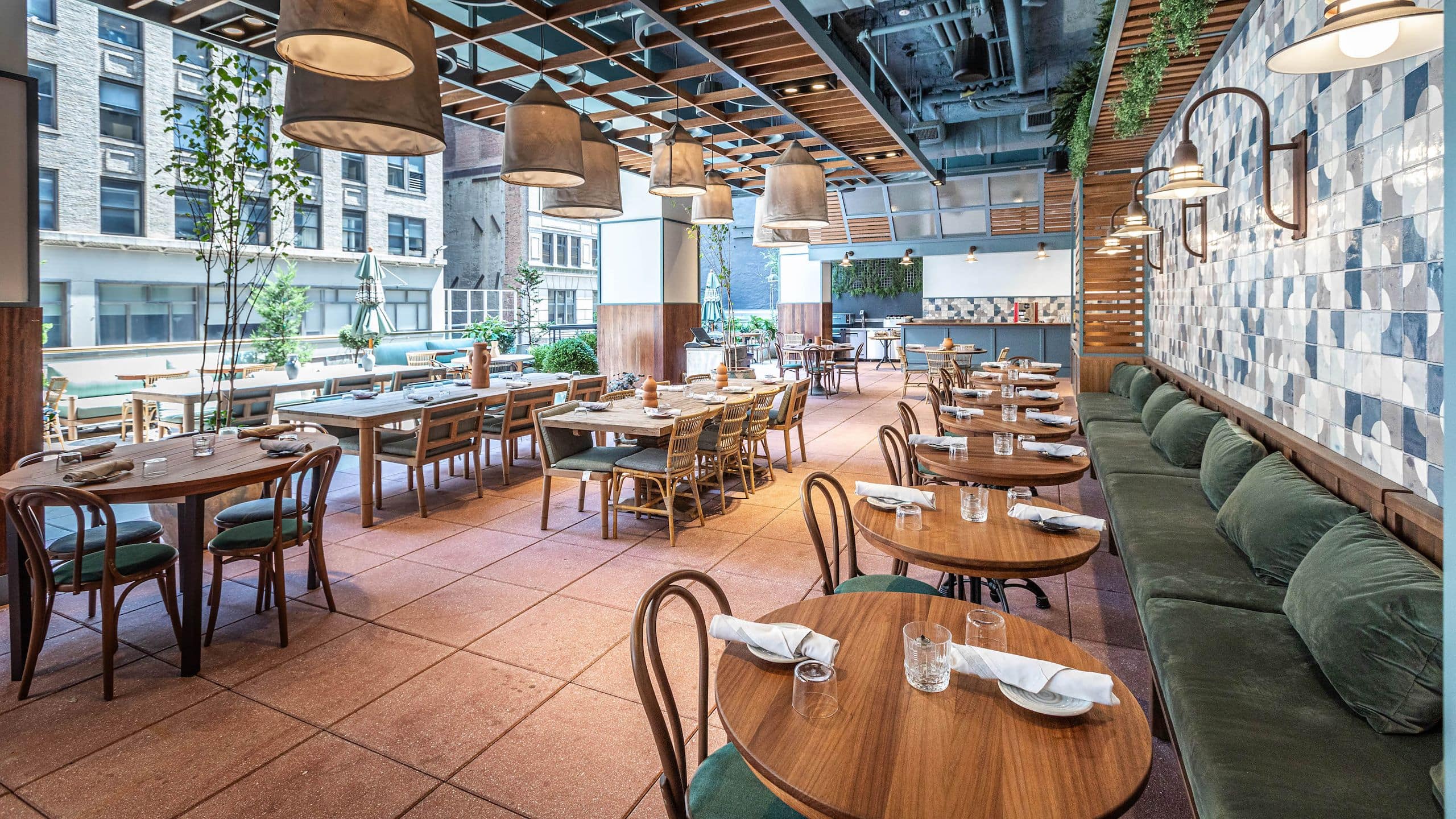 Grayson Hotel Bar Harta Wine Terrace