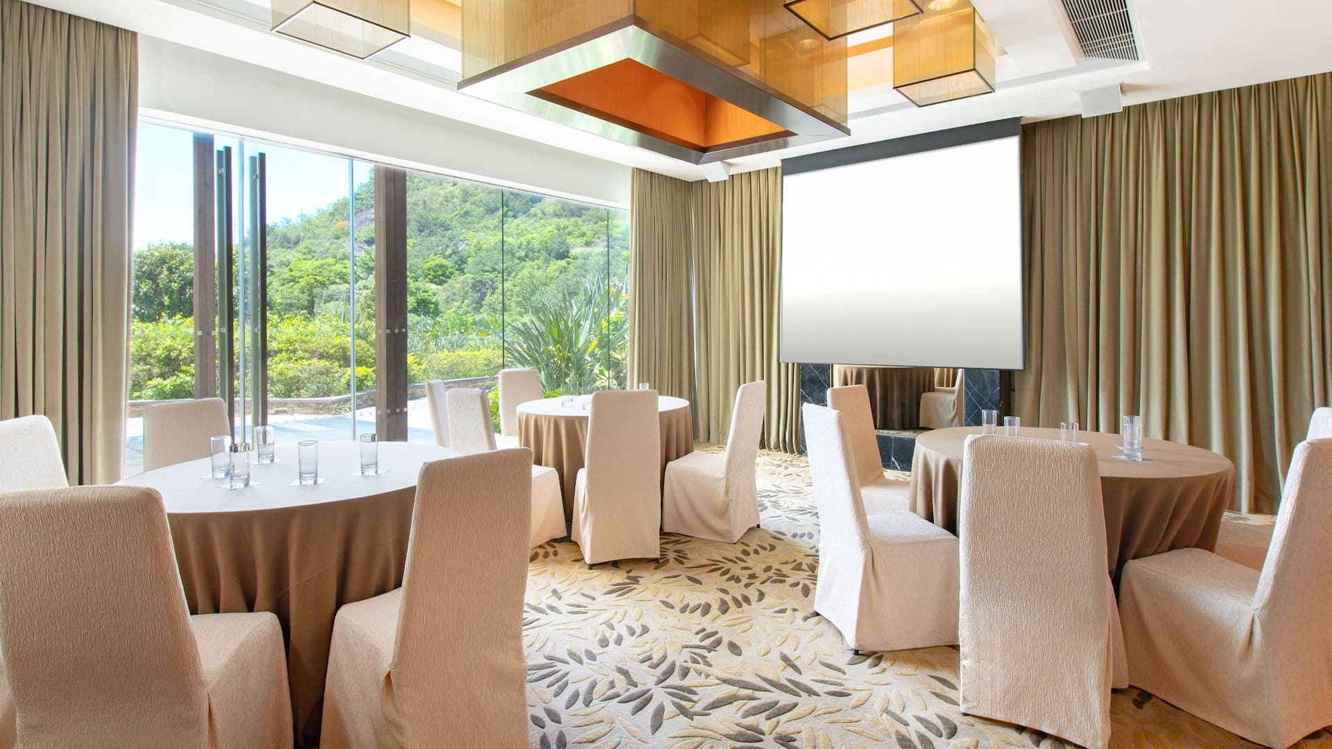Hyatt Regency Hong Kong, Sha Tin Salon Two To Three Round Table Setup