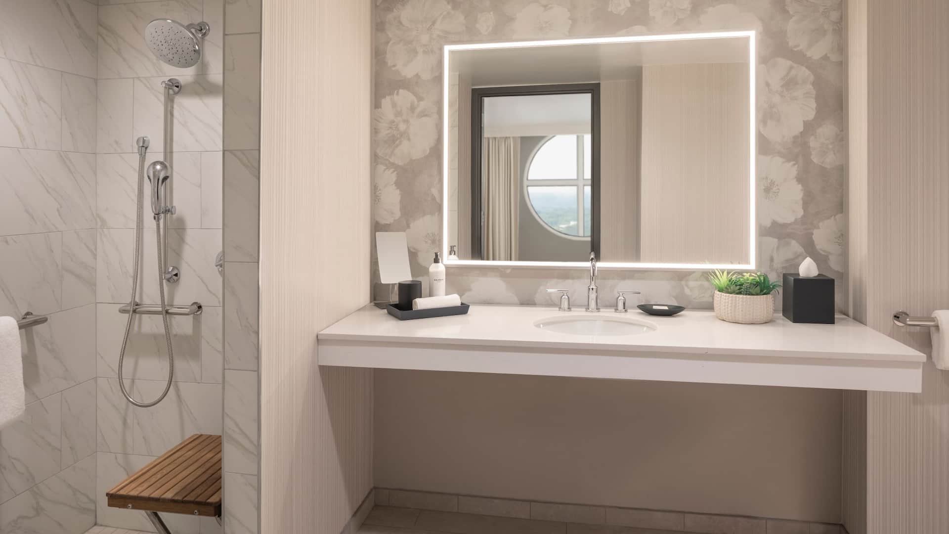 2 de 2 Grand Hyatt Atlanta in Buckhead Grand Peach Ada Bathroom