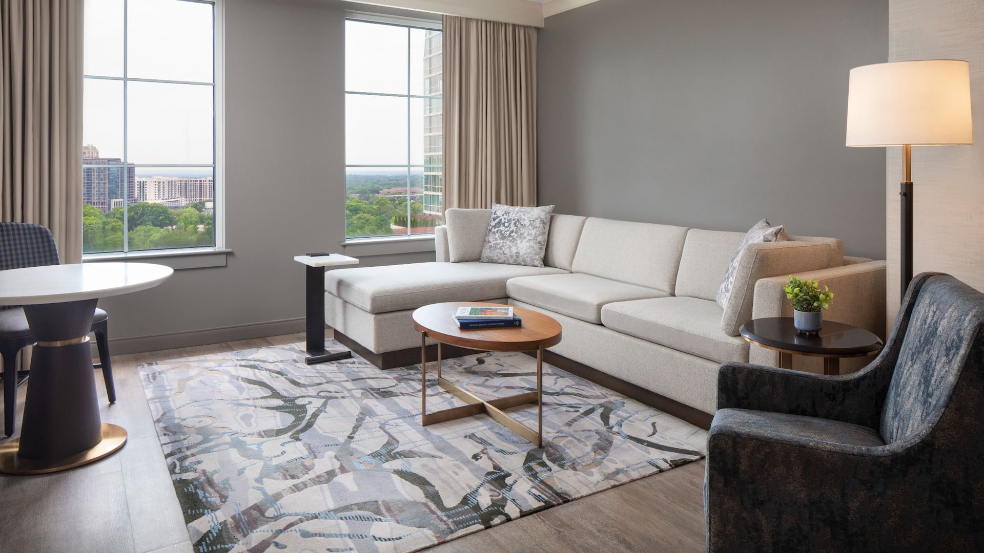3 de 3 Grand Hyatt Atlanta in Buckhead Grand Suite Living Area